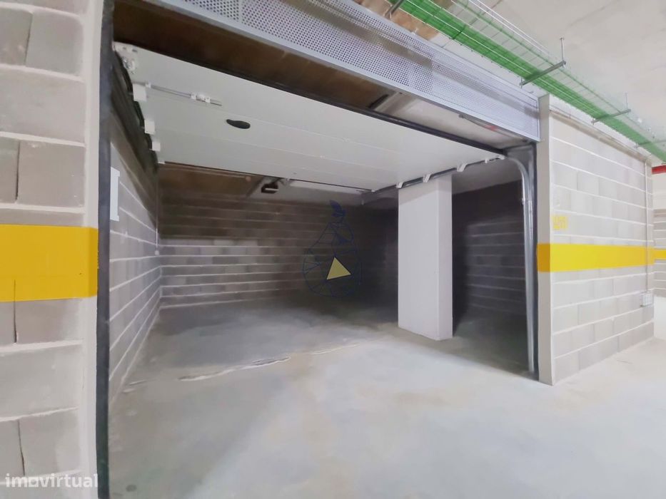 Garagens Box à Venda em Portimão — de 16 m² a 28 m², entre a estação d