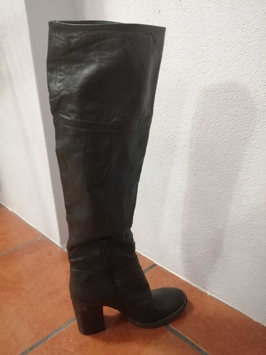 Botas cano alto em pele genuína