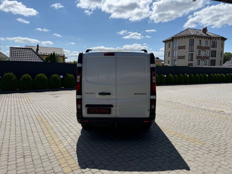 Оренда буса Renault Trafic у Львові. Прокат авто Львів