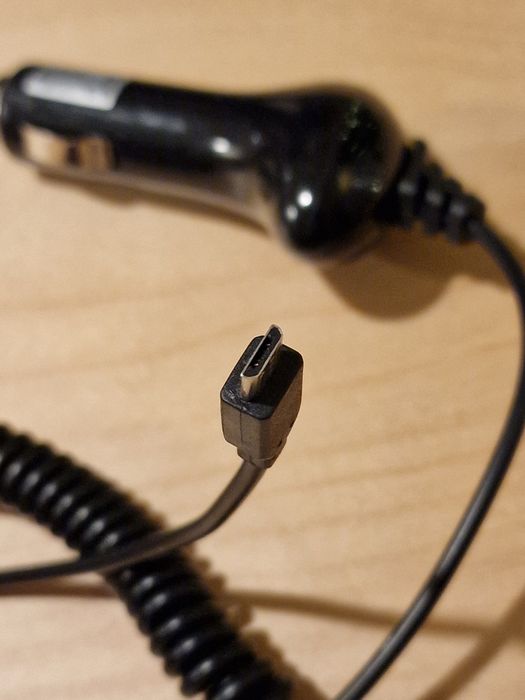 Ładowarka samochodowa MicroUSB 2.1A XQISIT