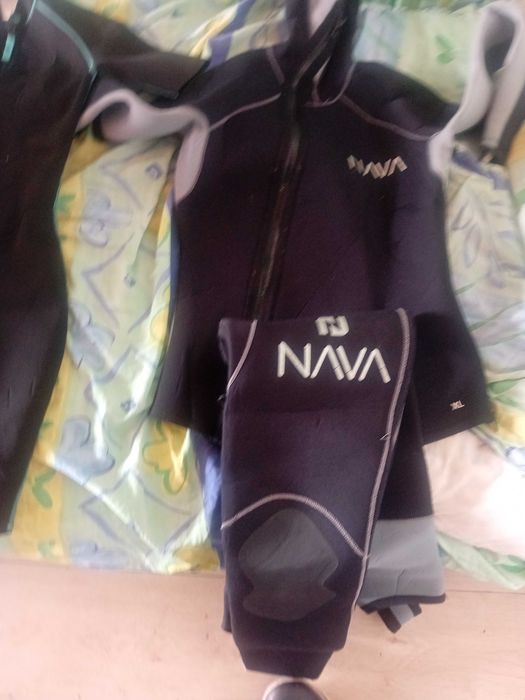 Dois fatos de mergulho xl  umfato de bodyboard