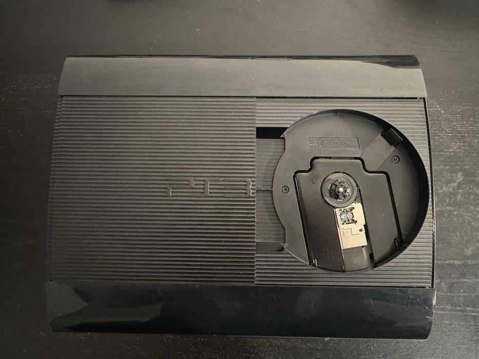 PlayStation 3 Super Slim z grami w zestawie