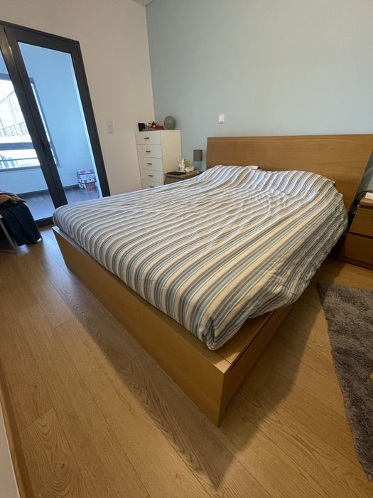 Cama e colchão de casal - 160cm