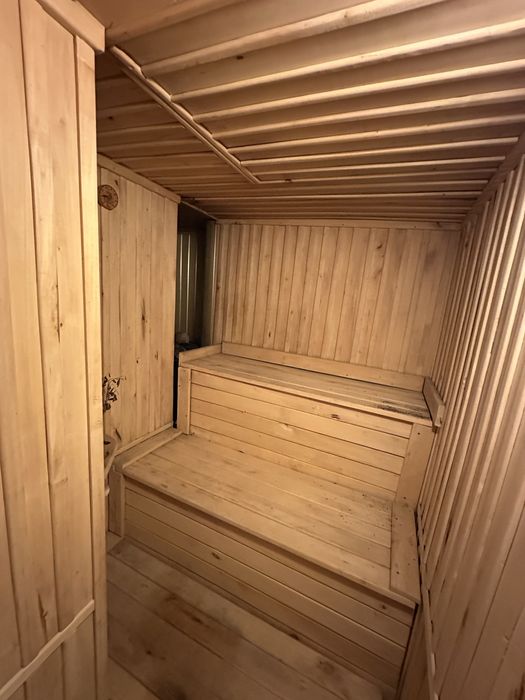 Продається ділянка 0.5 га з 3-ма окремими будинкам