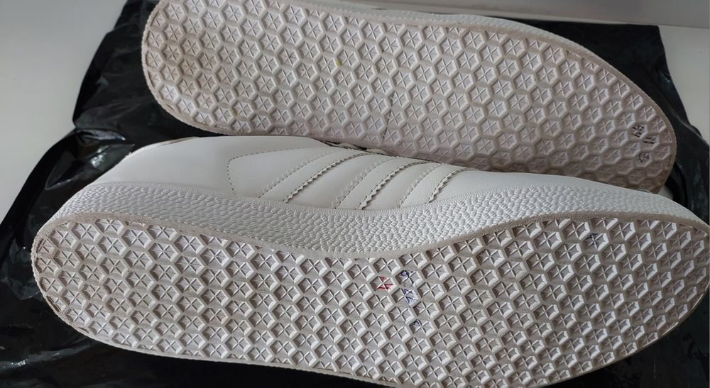 Чоловічі кросівки