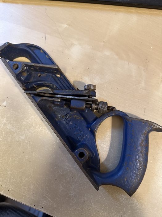 Potężny stary strug Record No 778. Trochę porysowana stopa, ale do pra