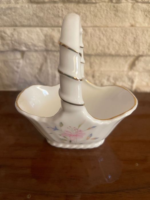 Sprzedam ładny koszyk do dekoracji domu.