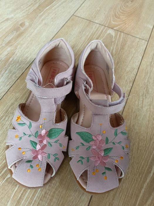 Buty firmy friboo zamszowe haftowane rozmiar 31