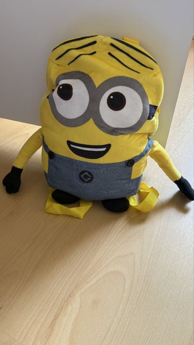 Mala em forma de Peluche Minion Em excelente