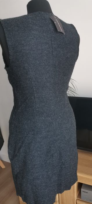 Krótka wełniana sukienka Promod