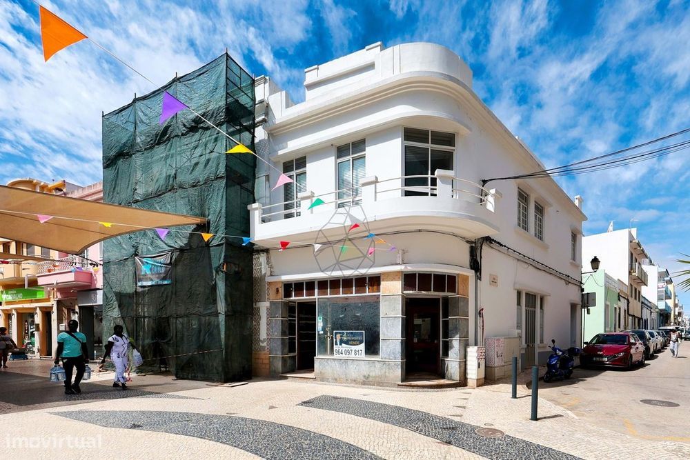 Prédio Misto - Comércio e Habitação no Centro de Portimão