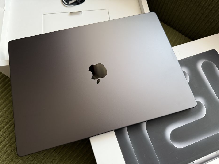 Macbook Pro 16 M3 Pro 18GB/512GB 12CPU/18GPU | Zestaw