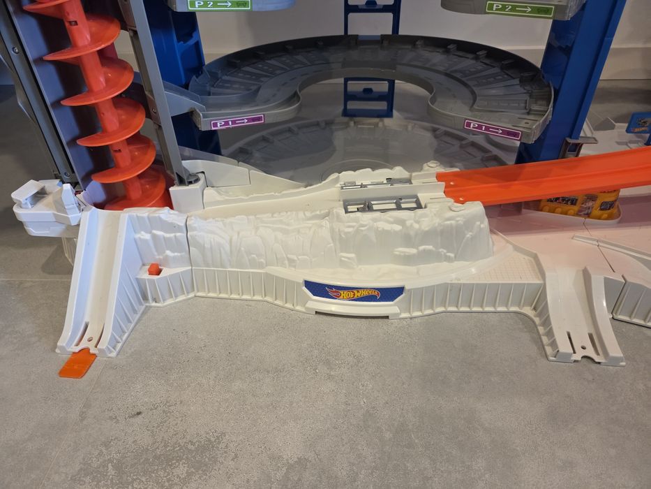 Hot wheels Super Ultimate Garage FDF25