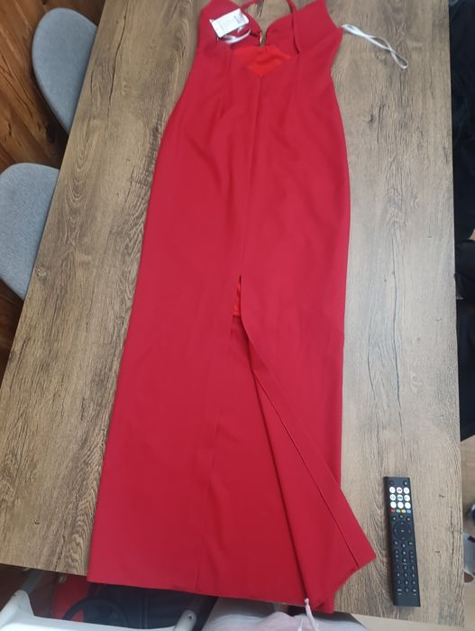 Vestido vermelho teorema tamanho 36 com pormenor em dourado no decote