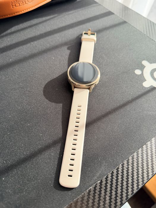 Garmin Venu 4 Gold  41mm.