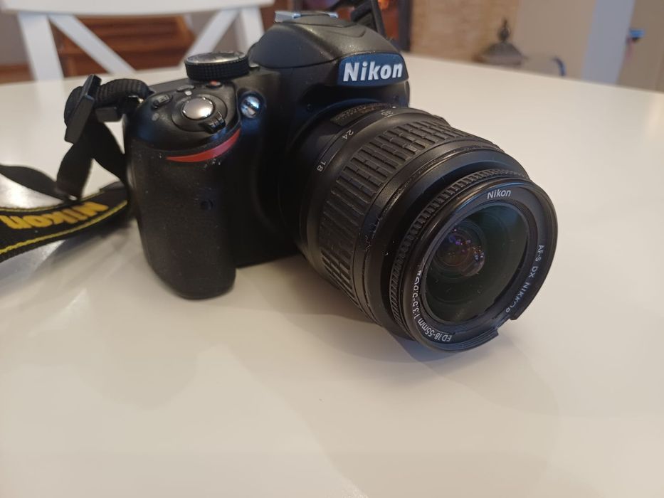 Aparat Nikon D3200 z obiektywem