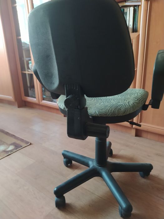 Продам компьютерное кресло