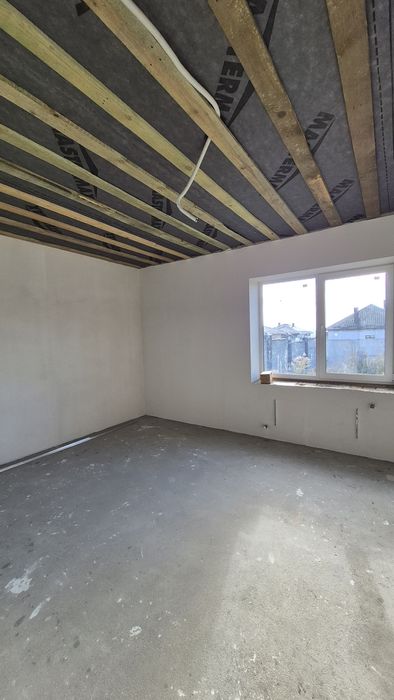 Продам класний котедж  з внутрішніми роботами та великою ділянкою!!!