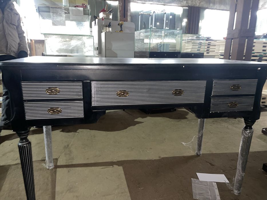 Продаётся три  необычных стола — дизайнерский.