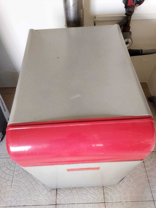 Caldeira Ferroli + 2 bombas Grundfos a funcionar + 1 tanque de águas