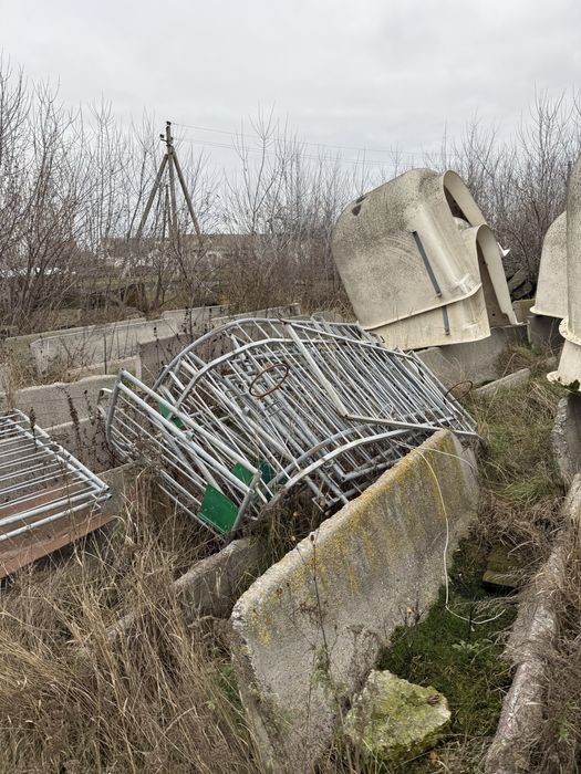 Будиночки для телят з огорожою