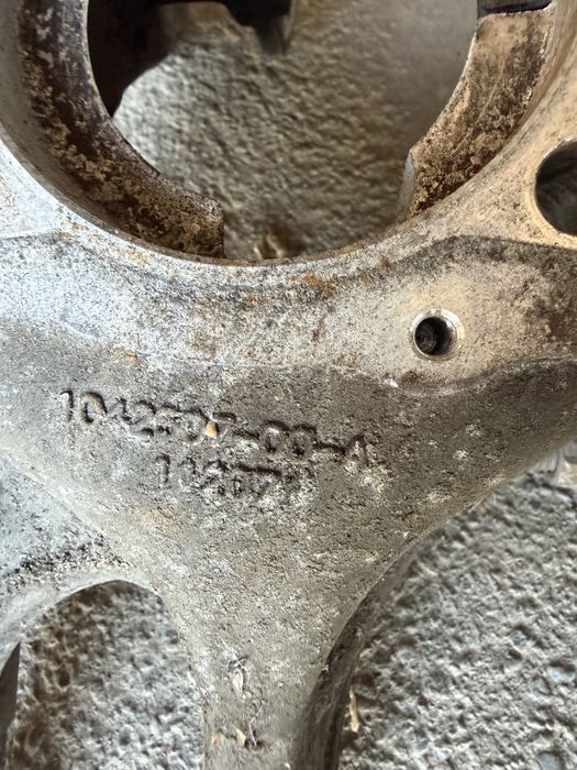 ЦАПФА ЗАДНЯЯ ПРАВАЯ 1042507-00-A Tesla model S 2016-2021