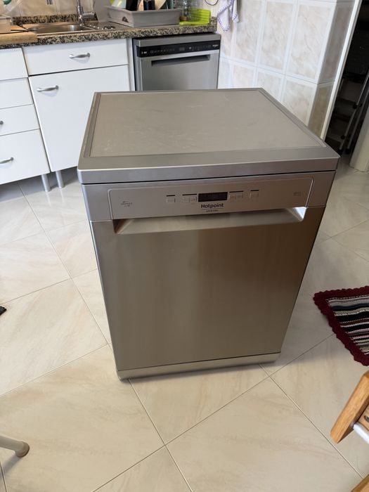 Máquina de Lavar Loiça Hotpoint-Ariston — Para Peças ou Arranjo