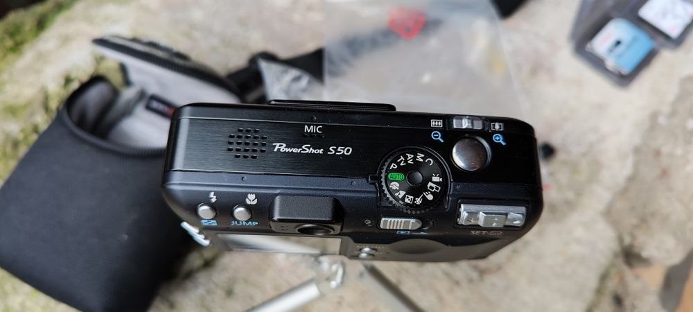 Canon PowerShot S50.