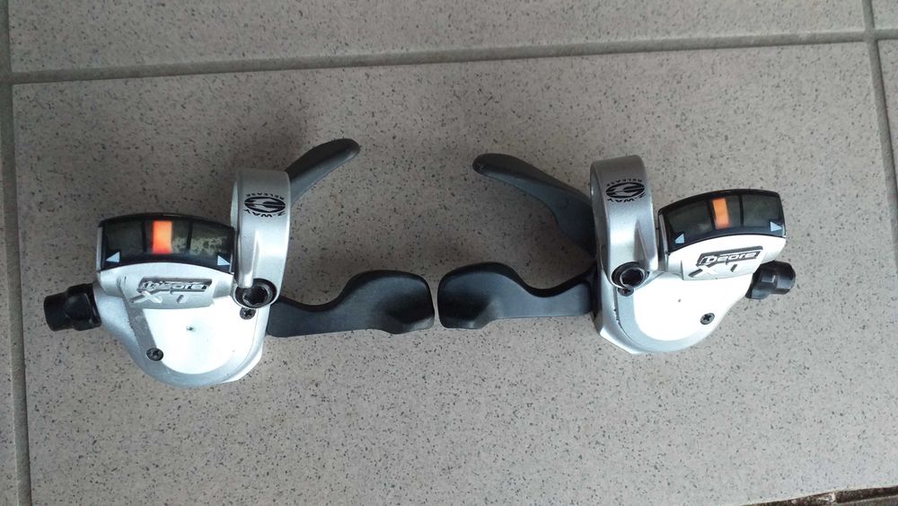 Manetki SHIMANO Deore XT SL-M760 3x9 srebrne super stan.