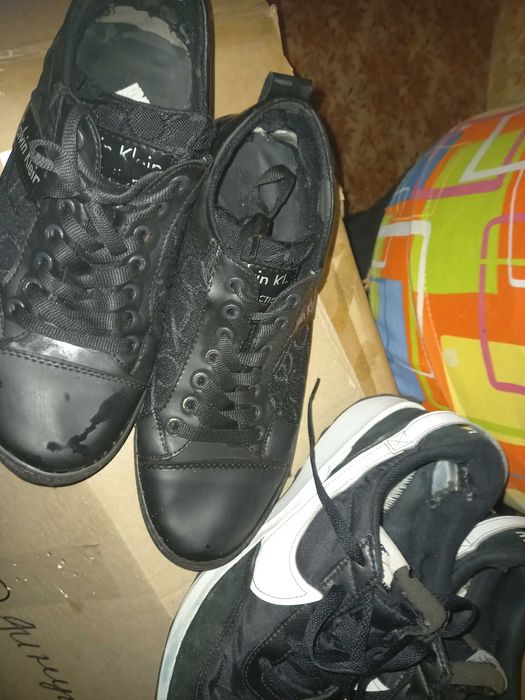 ДВЕ ПАРЫ кроссовок 41.5 размера б.у. но пригодны для работы