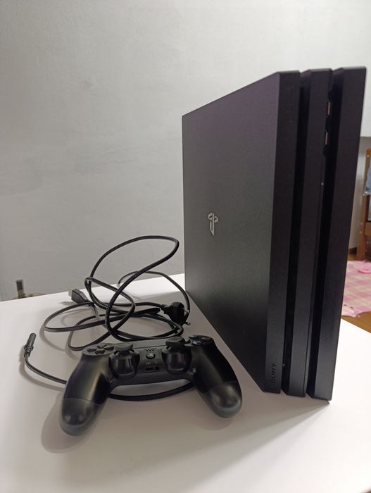 PS4 pro на деталі
