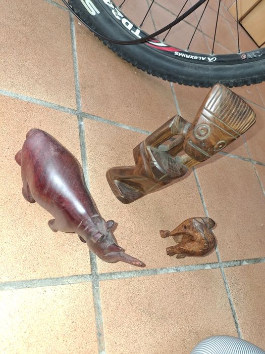 Estatuas de madeira