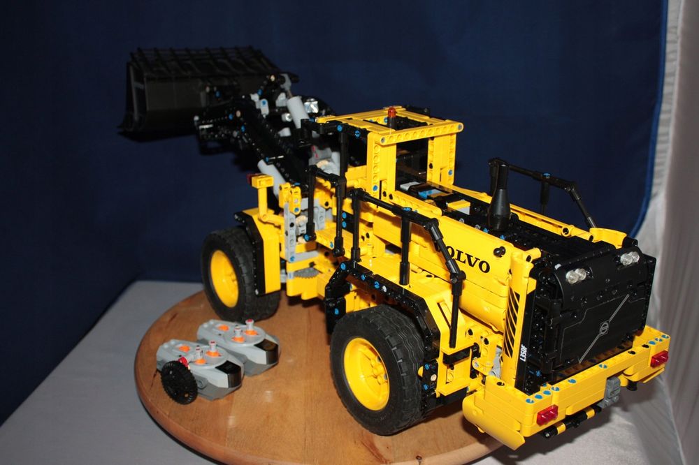 Lego Technic 42030 Koparka Volvo L350F