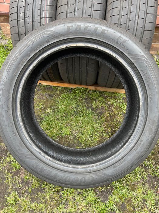 Шини.  245/45/18