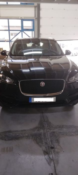 Jaguar F-Pace 2.0 i4D Pure AWD Aut.