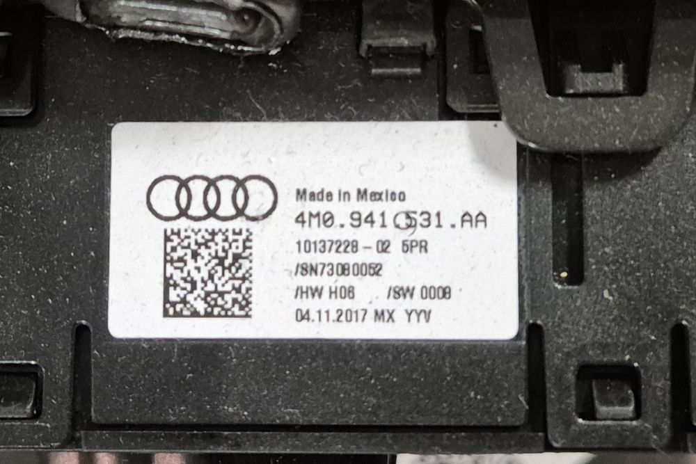 Włacznik świateł Audi Q5 FY używany sprawny