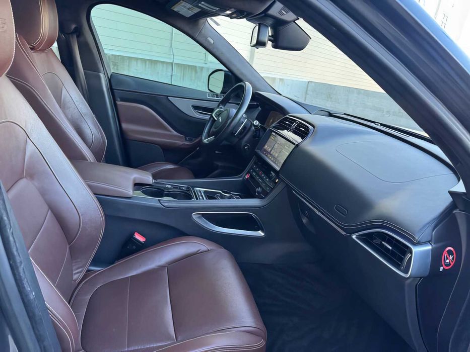 Jaguar F-PACE S      2017