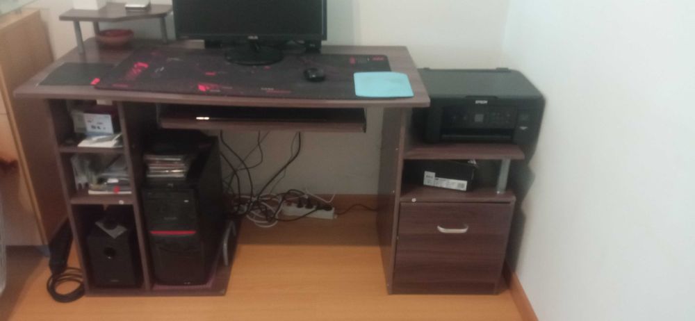 Secretária de Computador