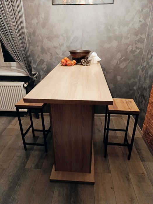 Продаю стіл барний+2 стільці