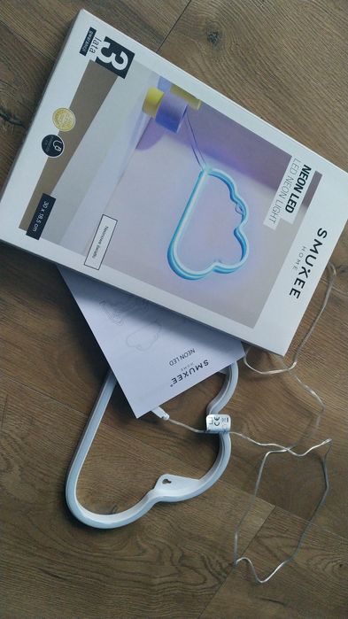 Neonowa lampka chmurka