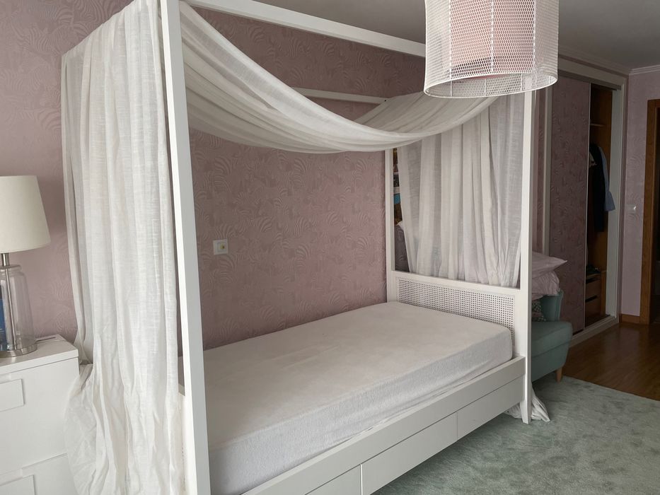Cama Individual com dossel