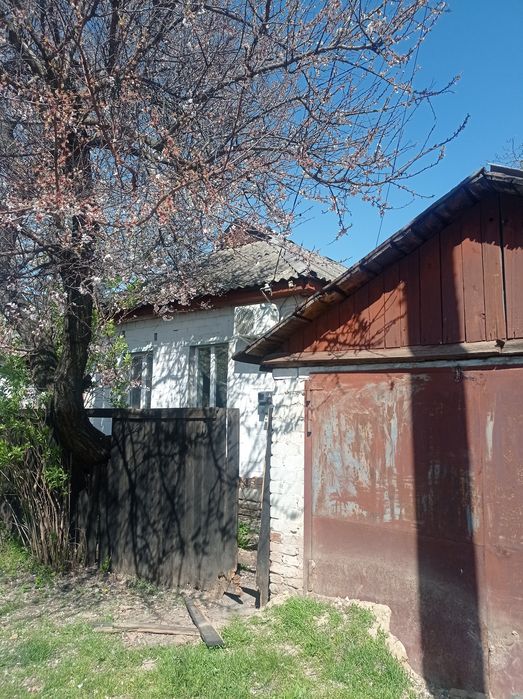 Окремо розташований будинок. 5сот. землі, є-ВІДНОВЛЕННЯ .