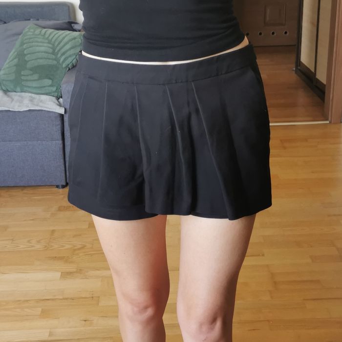 Zara – spodnico-spodnie / szorty, czarne, plisowane, eleganckie, mini,