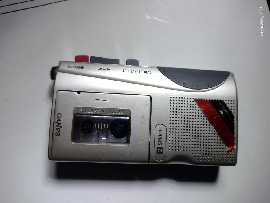 Dyktafon retro sanyo Japan z kasetami
