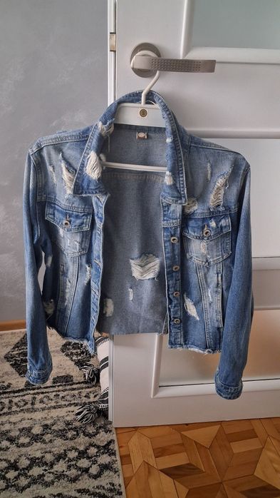 Kurtka jeansowa z przetarciami
