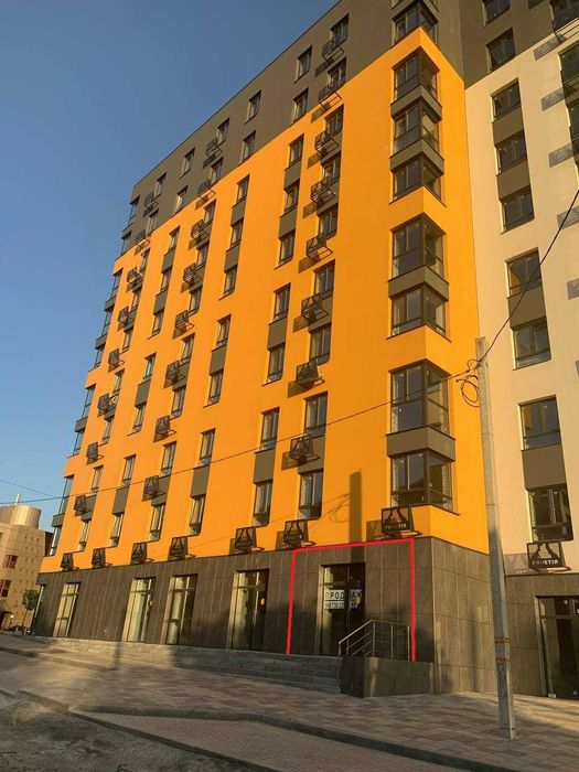 Фасадне нежитлове приміщення в новобудові, вул. Поштова (за ТЦ Аврора)