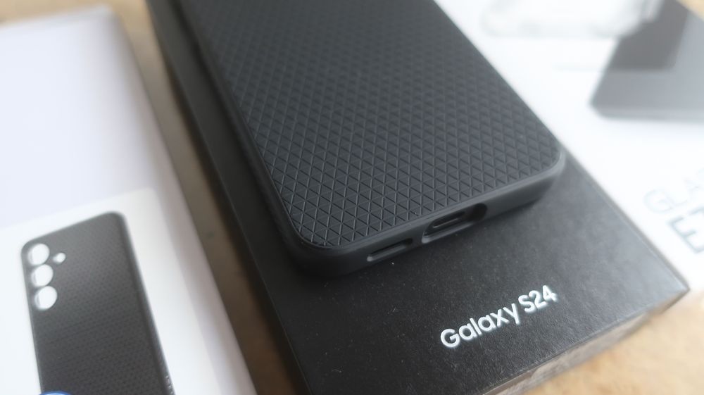 Samsung Galaxy S24 (só 20x carregado)