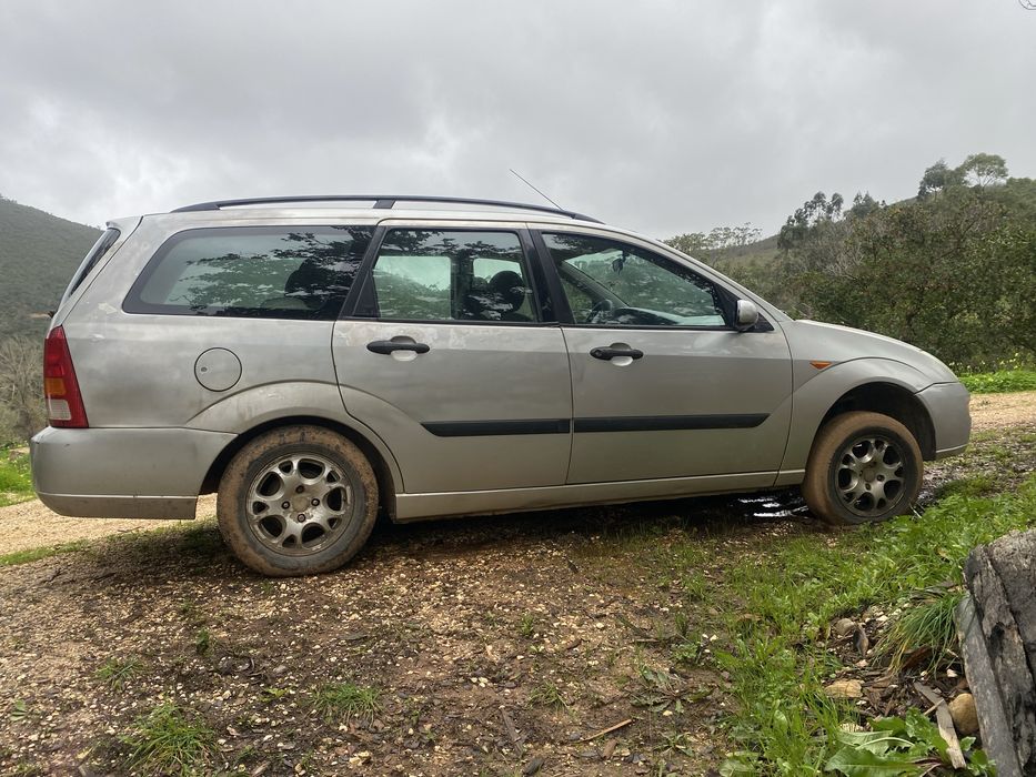 Ford Focus 1.4 gasolina Julho 2000, 201 mil Kms
