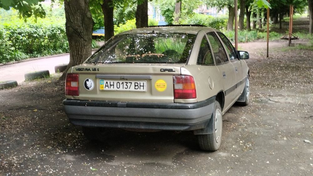 Продам Опель вектра а 1.8 бензин 1990 г. в.обмен с доплатой