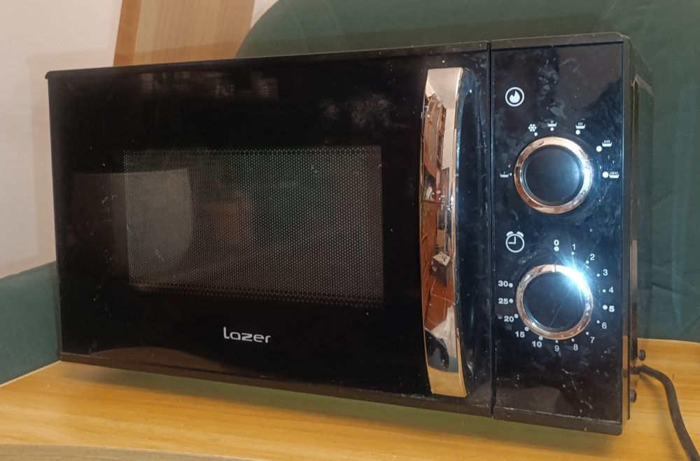 Micro-ondas a funcionar (Para peças ou arranjo)